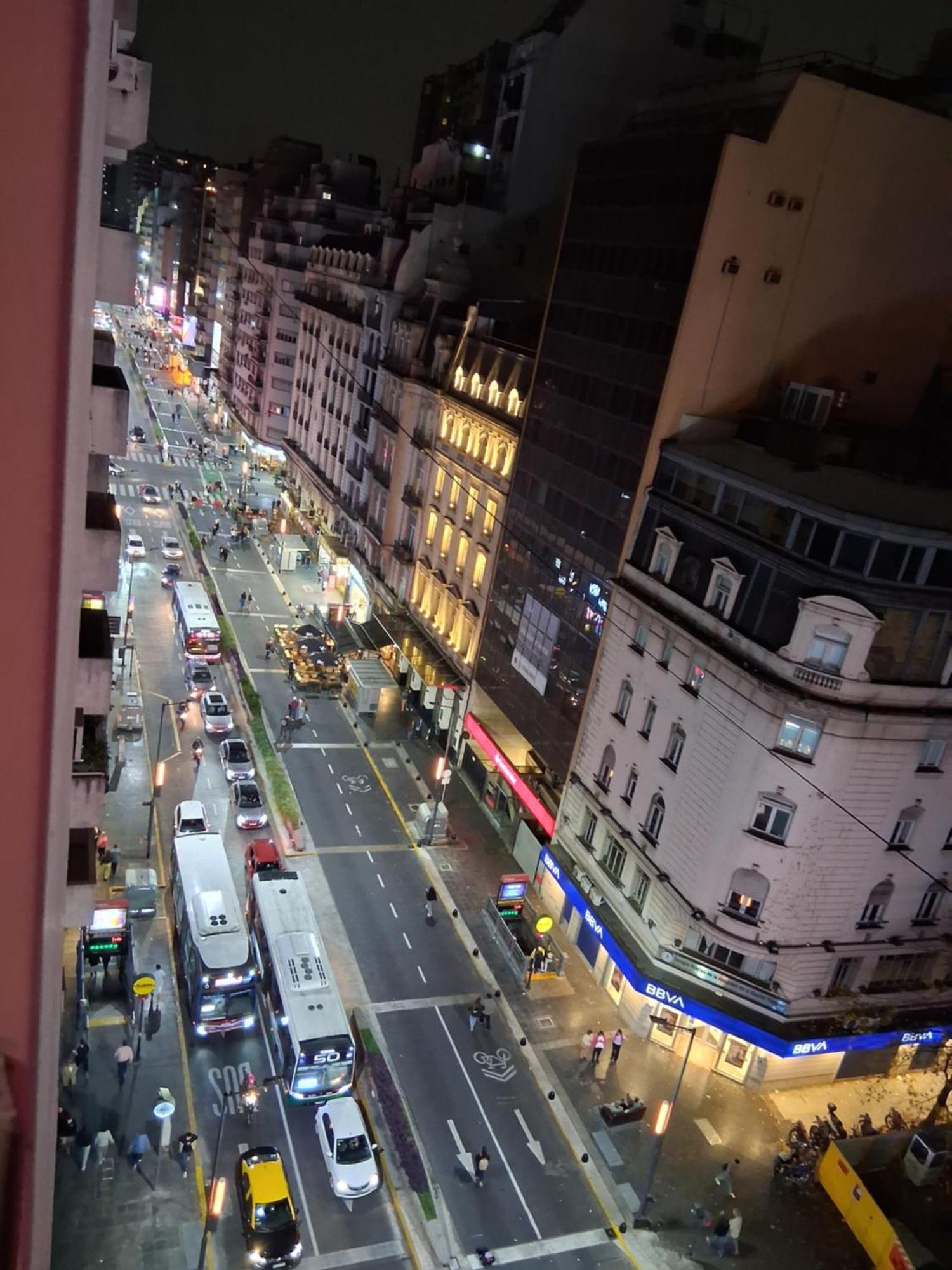 4 Ventanales Sobre La Avenida Corrientes Apartamento Buenos Aires Exterior foto