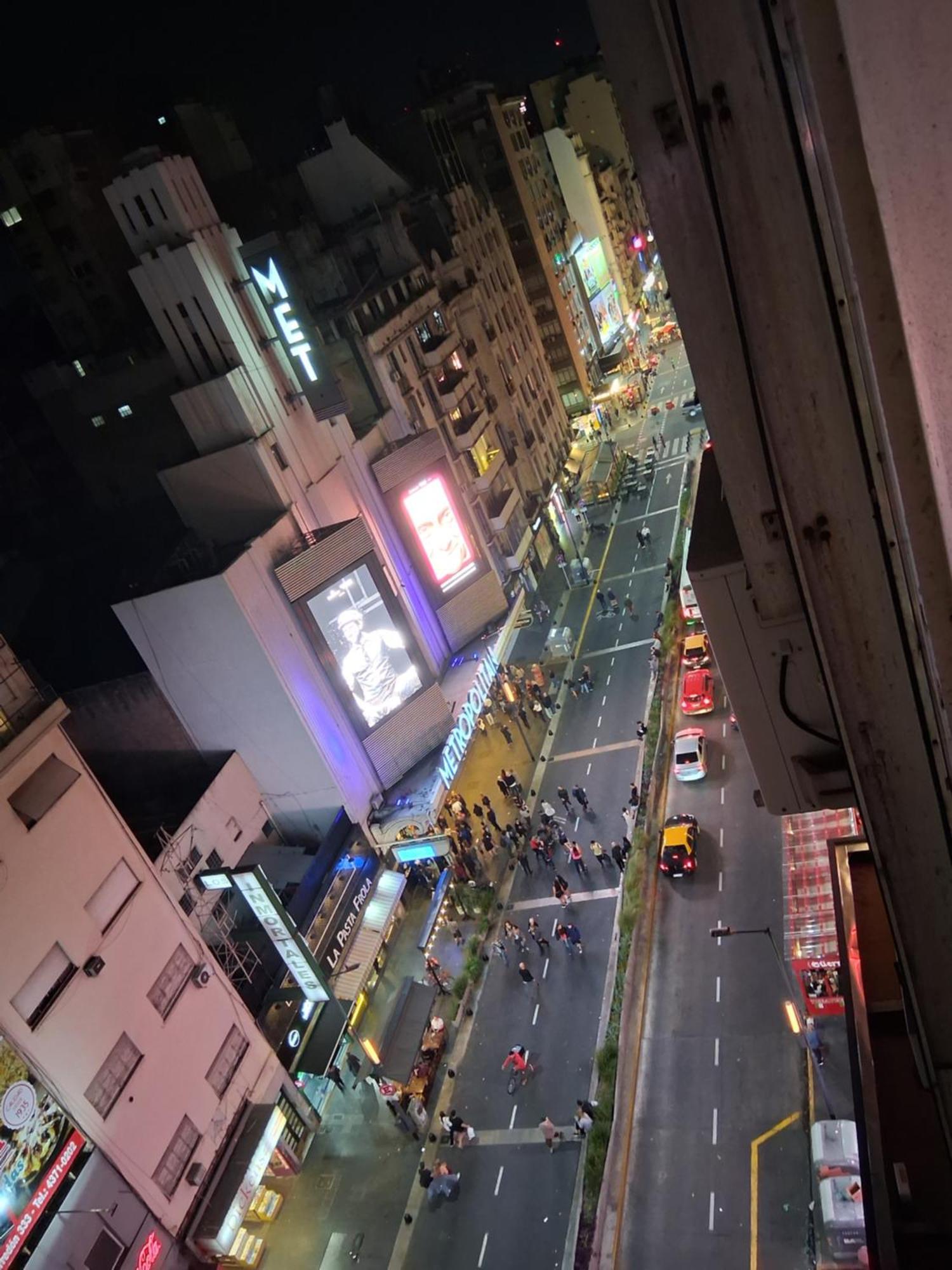 4 Ventanales Sobre La Avenida Corrientes Apartamento Buenos Aires Exterior foto